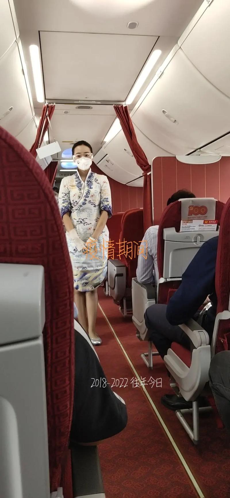 飞机上的空姐,飞机空姐揭秘：服务背后的故事