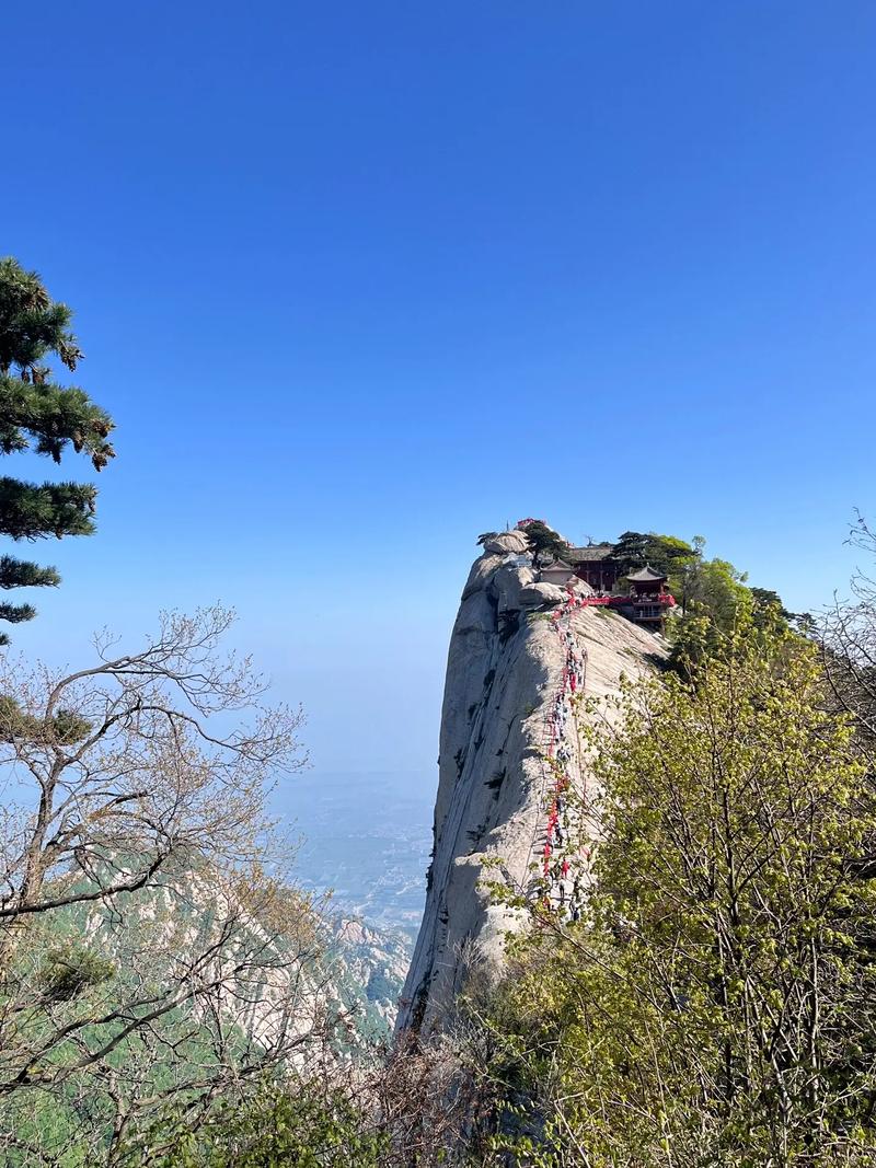 西岳是什么山,西岳名山揭秘：探寻华夏之巅